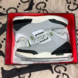 Jordan 3 barely worn